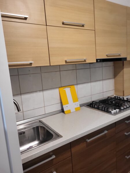 Tineretului 2 camere Decomandat   2 balcoane Locatie excelenta