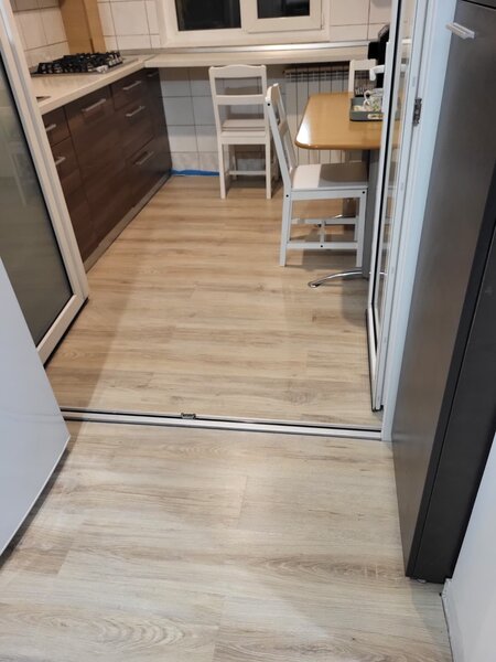 Tineretului 2 camere Decomandat   2 balcoane Locatie excelenta