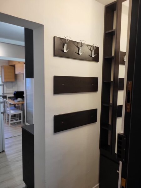 Tineretului 2 camere Decomandat   2 balcoane Locatie excelenta