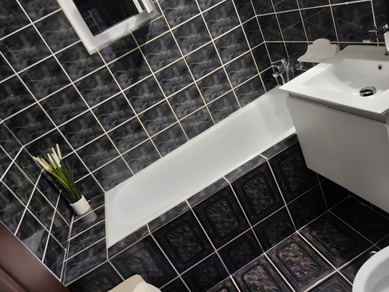 Tineretului 2 camere Decomandat   2 balcoane Locatie excelenta