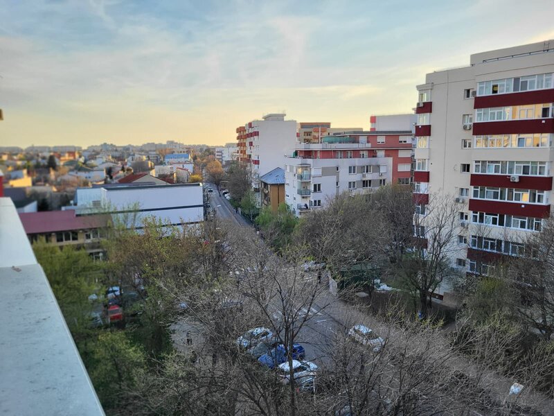 Tineretului 2 camere Decomandat   2 balcoane Locatie excelenta