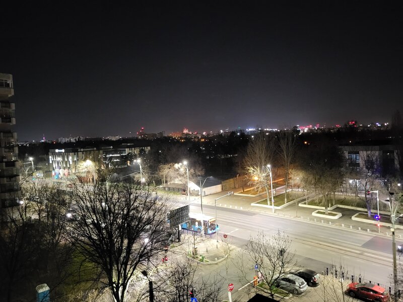 Tineretului 2 camere Decomandat   2 balcoane Locatie excelenta